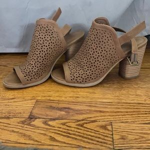 Size 7, Universal Thread, open toe heels